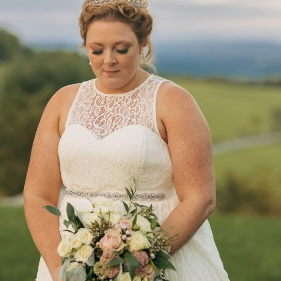 Meet your Posher, Brooke - Picture 3 of 3